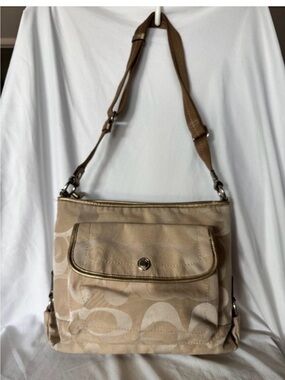 Coach Signature Canvas Kyra Hobo  Style F19680